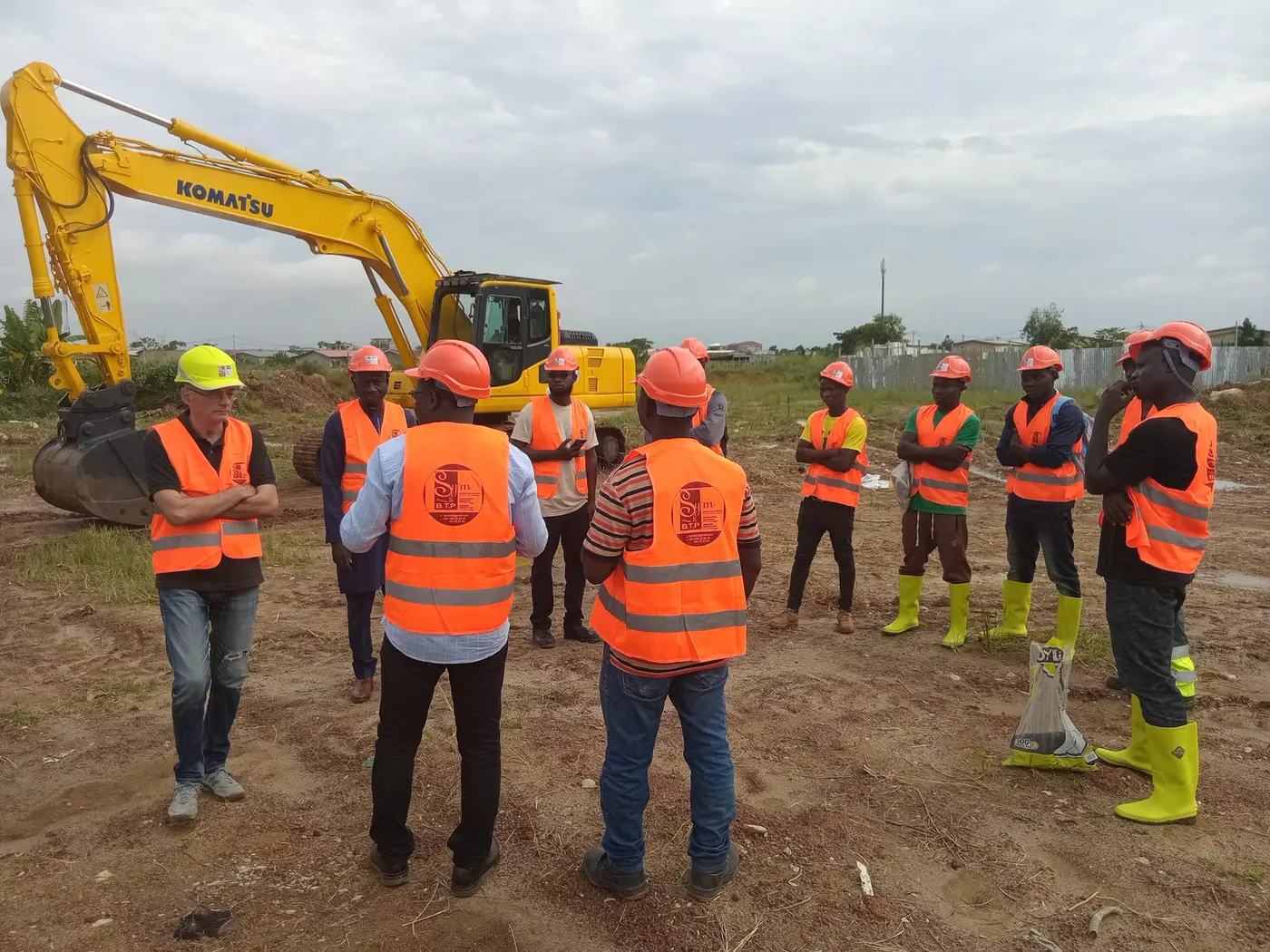Équipe SY'M B.T.P au démarrage d'un chantier
