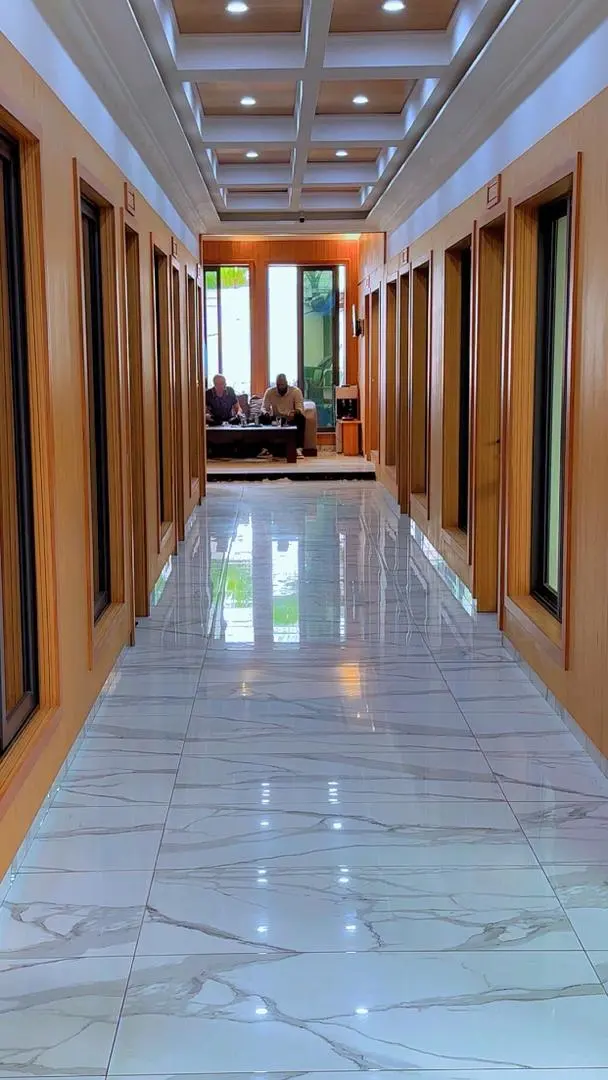 Couloir des bureaux SY'M B.T.P