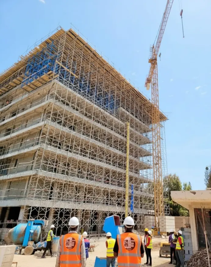 Immeuble sous échafaudage